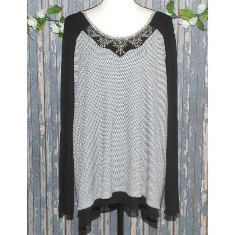 Maurices Women's Sweater Size 2 Gray Beaded Lined Open Back Embroidered Casual
